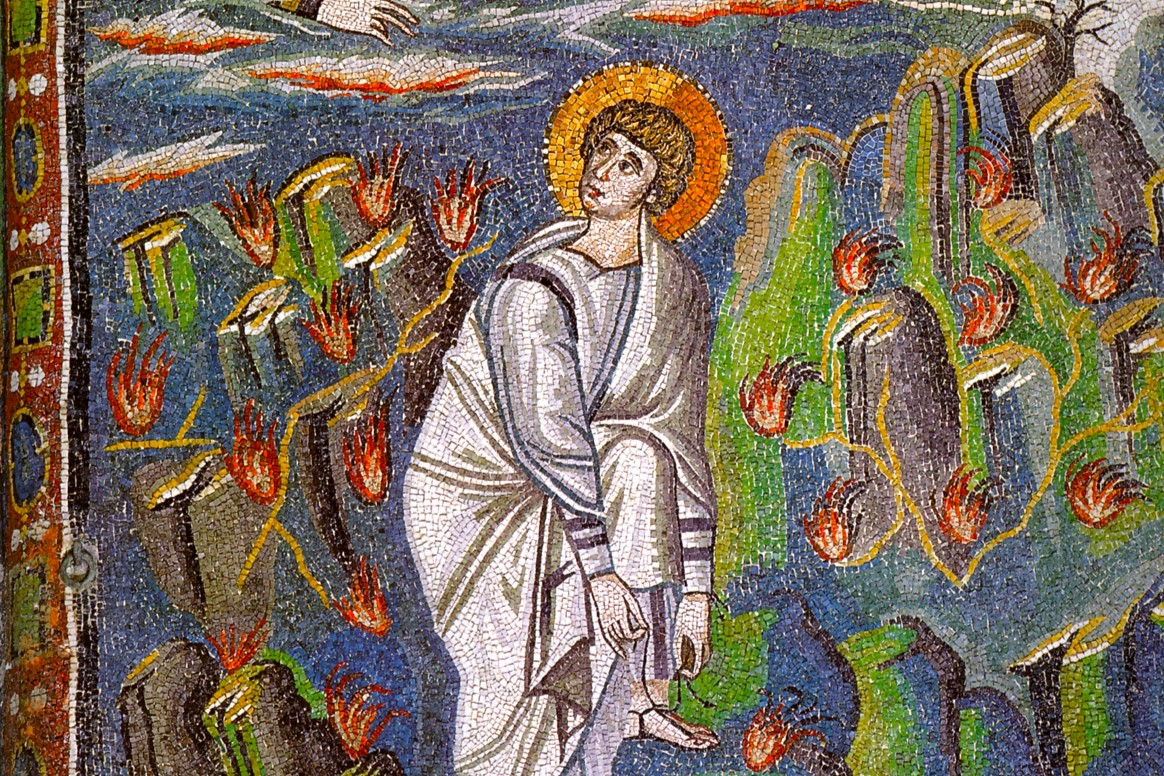 Ravenna, mosaico di Mosè che si toglie il sandalo per percorrere il roveto ardente, dalla basilica di San Vitale.