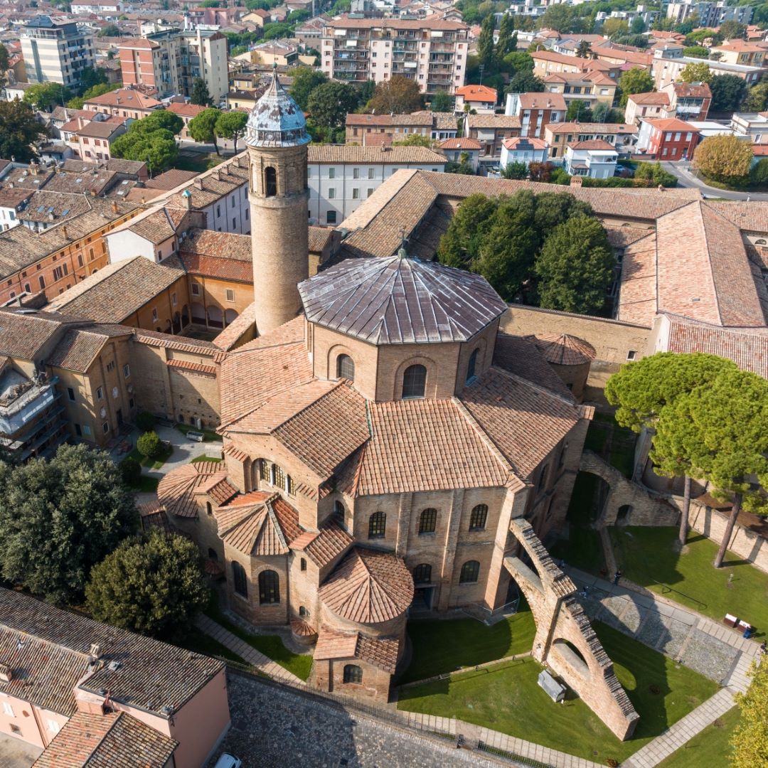 Ravenna, il complesso della basilica di San Vitale vista dall'alto.