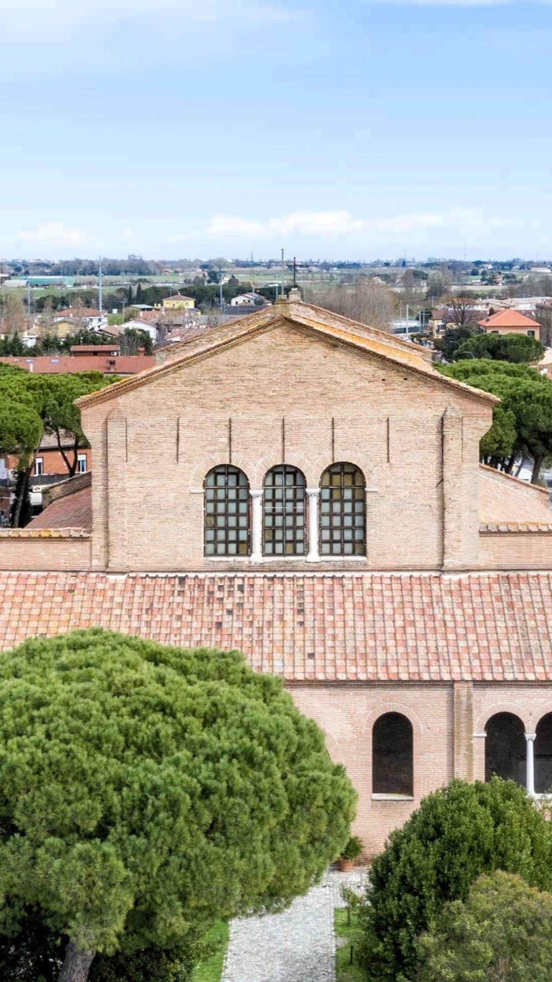 Esterno della basilica di Sant'Apollinare in Classe.