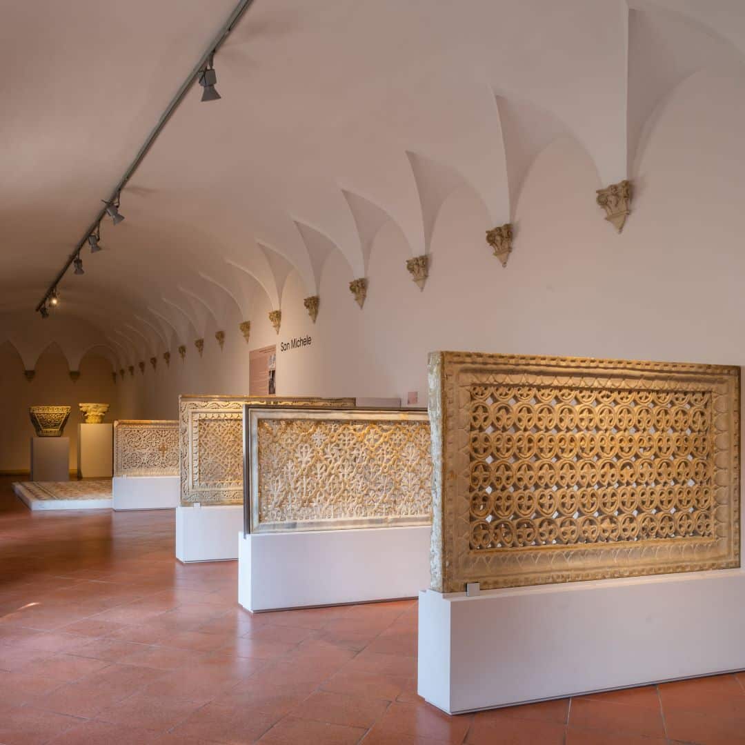 Ravenna, Museo archeologico Nazionale, sala con gli arredi marmorei da San Michele in Africisco.