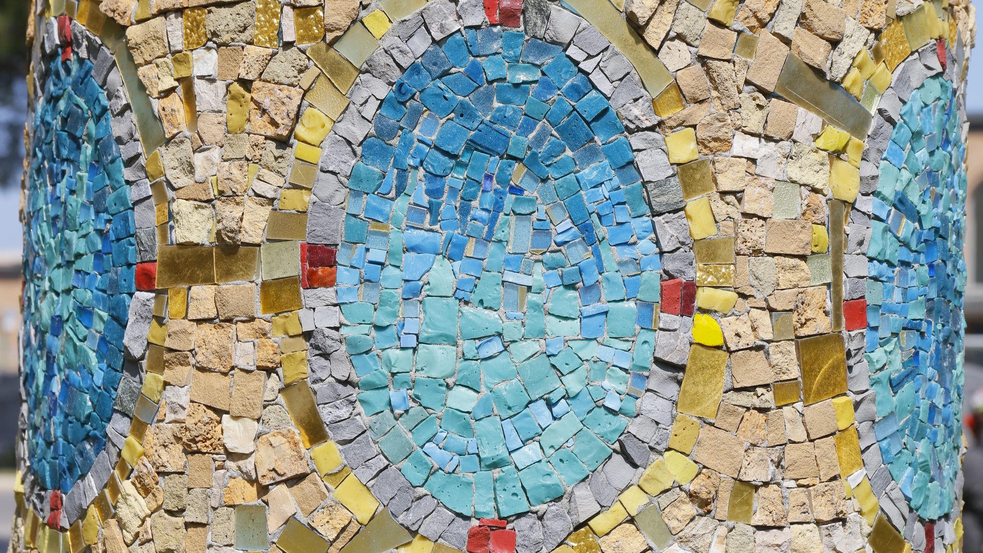 Dettaglio della Gerusalemme Celeste con medaglioni azzurri a mosaico.