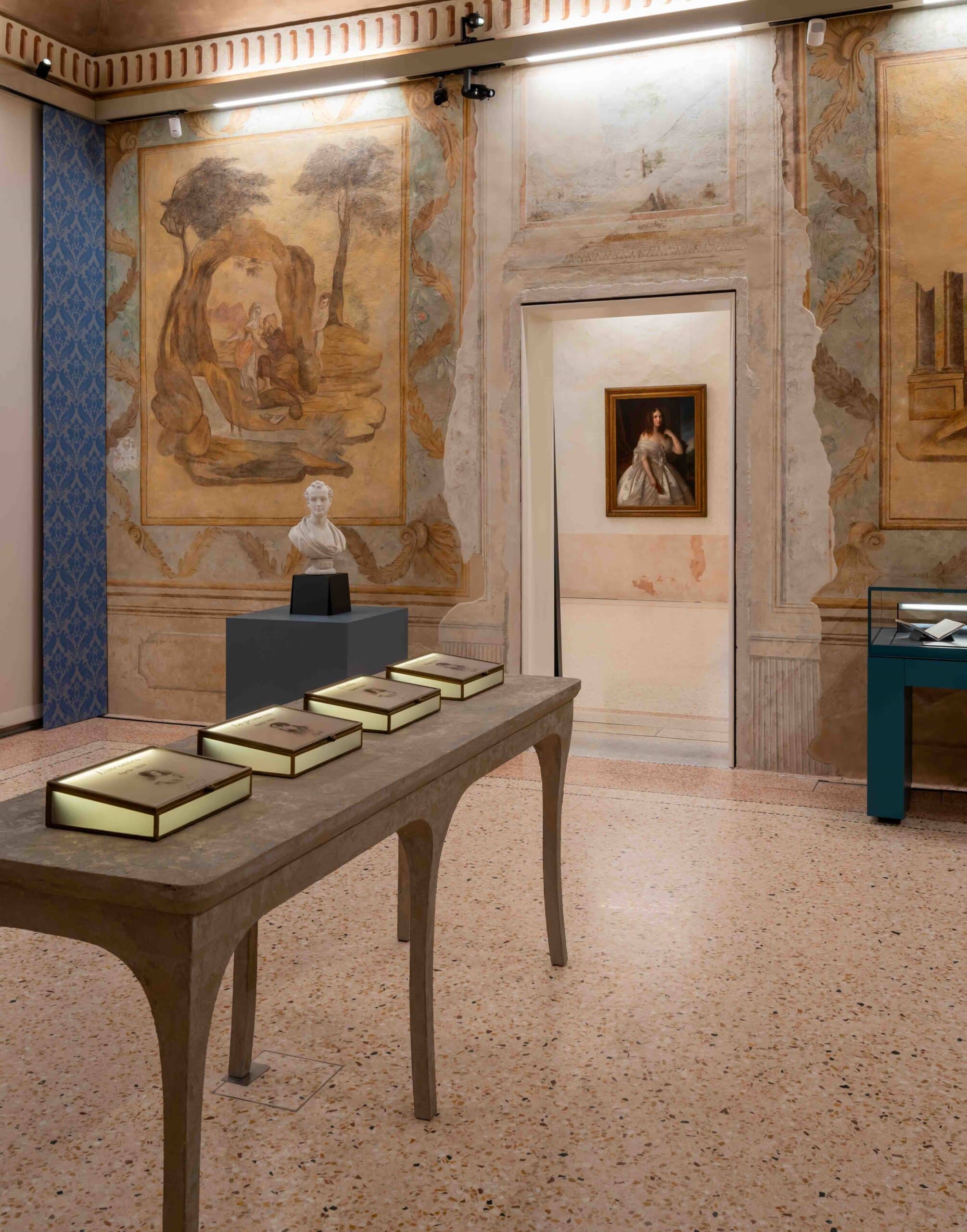 Ravenna, Palazzo Guiccioli, una sala del Museo Byron.