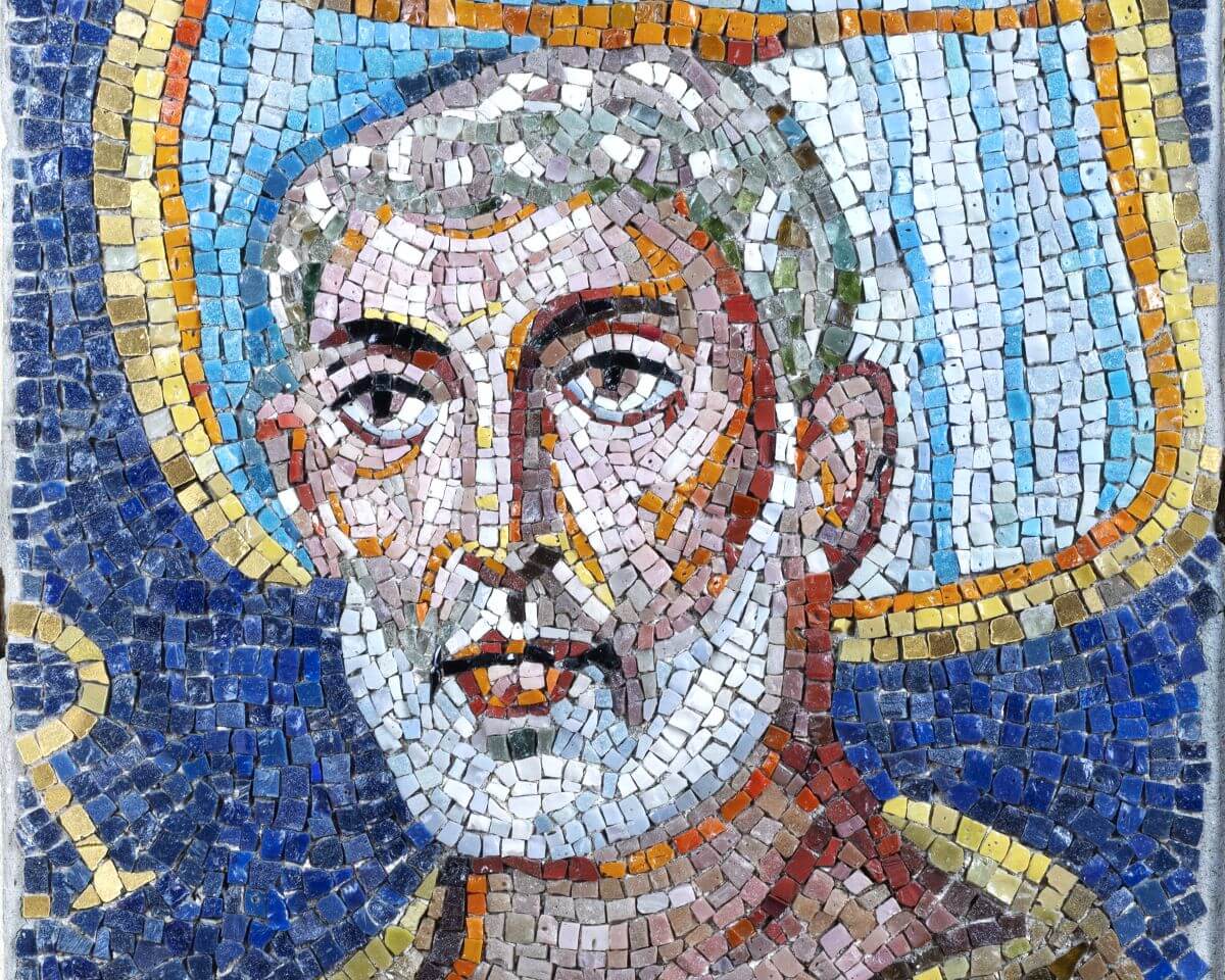 Mosaico con il volto di San Pietro.