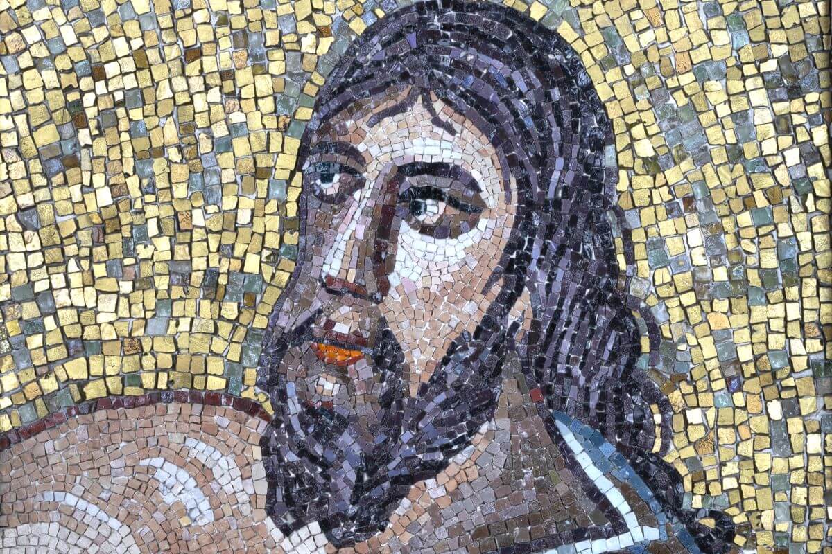 Foto del mosaico con il viso di San Giovanni Battista.